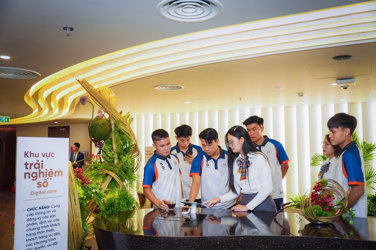 vpbank-flagship-ha-noi-khu-vuc-trai-nghiem-so-1755094393.jpg