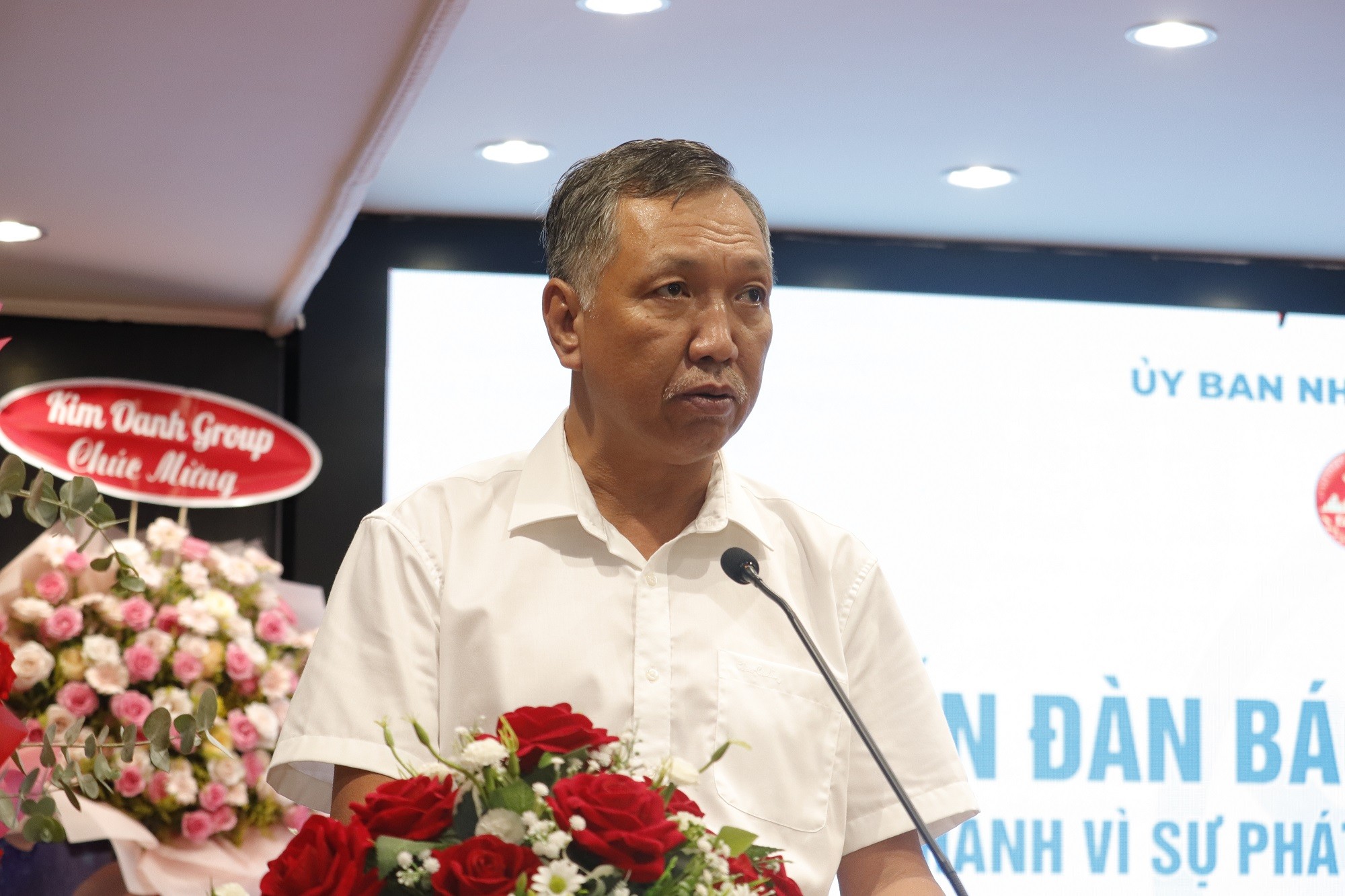 ong-le-hoang-anh-pho-tbt-bao-kinh-te-va-do-thi-2-1748350397.JPG