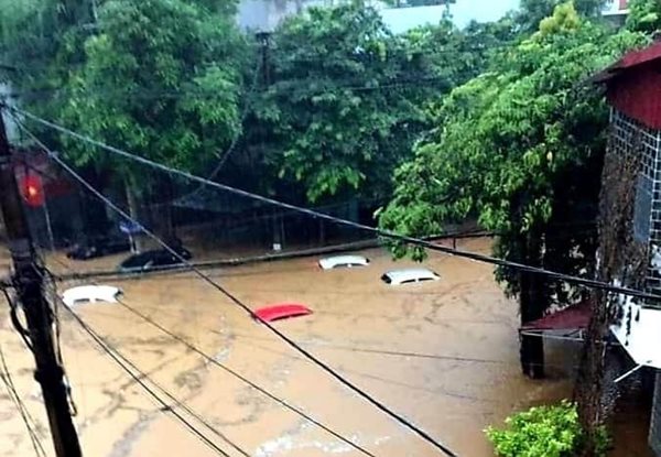 Cộng đồng mạng cập nhật liên tục hình ảnh, clip mưa lũ lớn Hà Giang - Ảnh 5