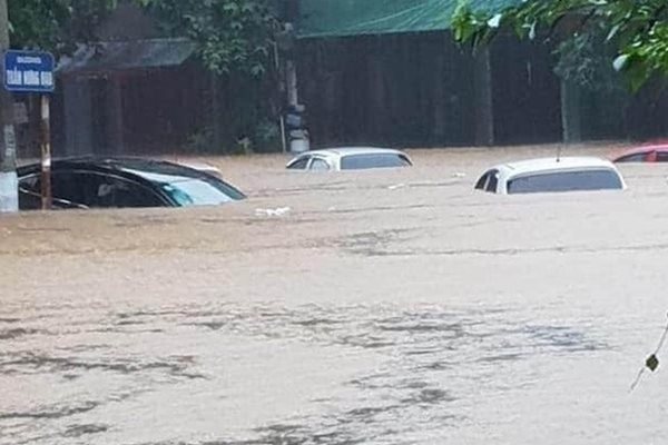 Cộng đồng mạng cập nhật liên tục hình ảnh, clip mưa lũ lớn Hà Giang - Ảnh 3