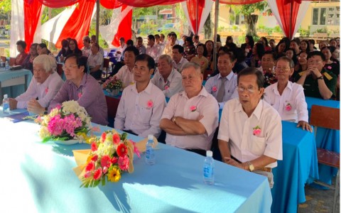 Tiền Giang: Bí thư Thị ủy về thăm trường cũ nhân ngày Nhà giáo Việt Nam 20/11