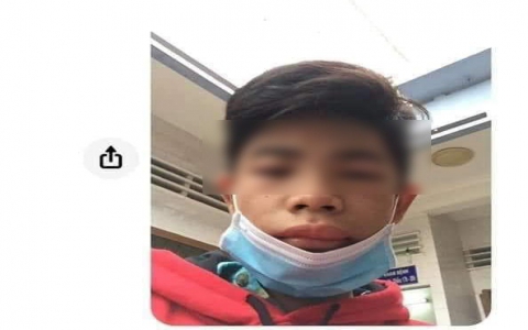 Chàng trai bán mật ong online với màn 'chốt đơn' cực gắt khi lấy ảnh bị ong đốt chứng minh chất lượng