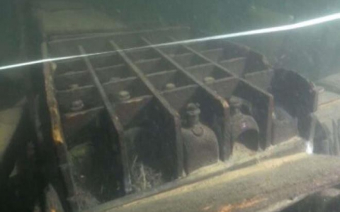 Bí ẩn trăm chai cổ trong xác tàu bị đắm từ thế kỷ 18