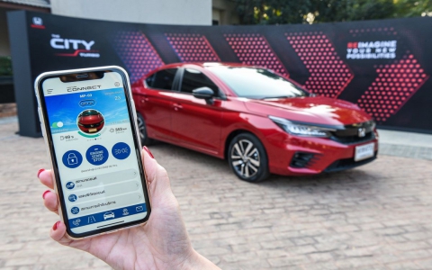 Honda City chỉ đích danh Toyota Camry để so bì sức mạnh