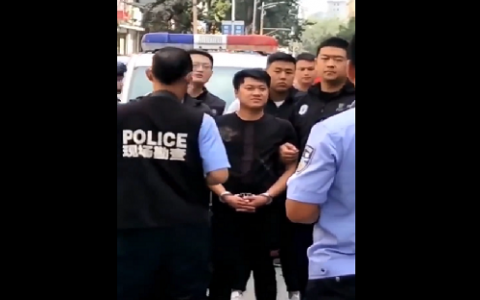 Người đàn ông đánh chết vợ cũ ngay trên đường, thản nhiên khi bị bắt gây phẫn nộ