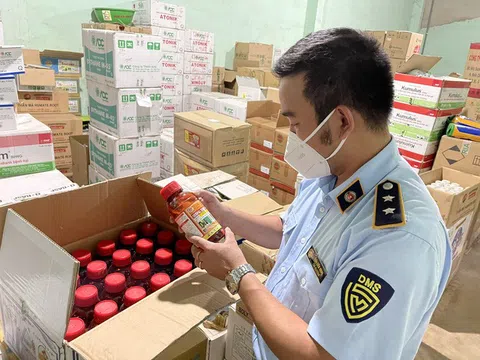 Tạm giữ 25 chai thuốc bảo vệ thực vật có chứa chất cấm sử dụng tại Việt Nam