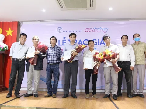 Viết tiếp “Kỷ niệm một thời với “Tuyển tập Áo Trắng”,…  Kỳ cuối: Một ngày của tháng 10…